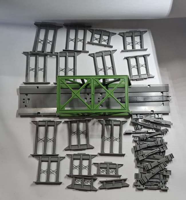 Model Trains H0 Scale 1 x Hornby Three High Level Piers Girder Bridge. 160 x 60 x 10mm Kit as is.