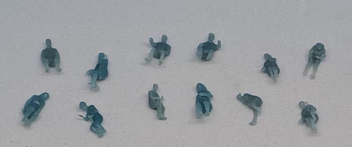 Model Trains N-Scale 1 x Bag of 12 Sitting Figures. (Unpainted)