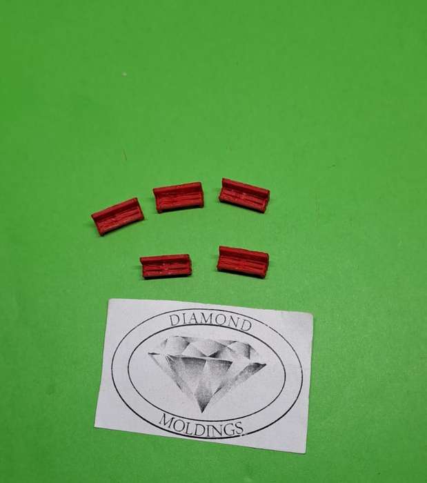 Model Trains N Scale - Station/Park Benches (x5) Red - 12mm x 3mm x 6mm