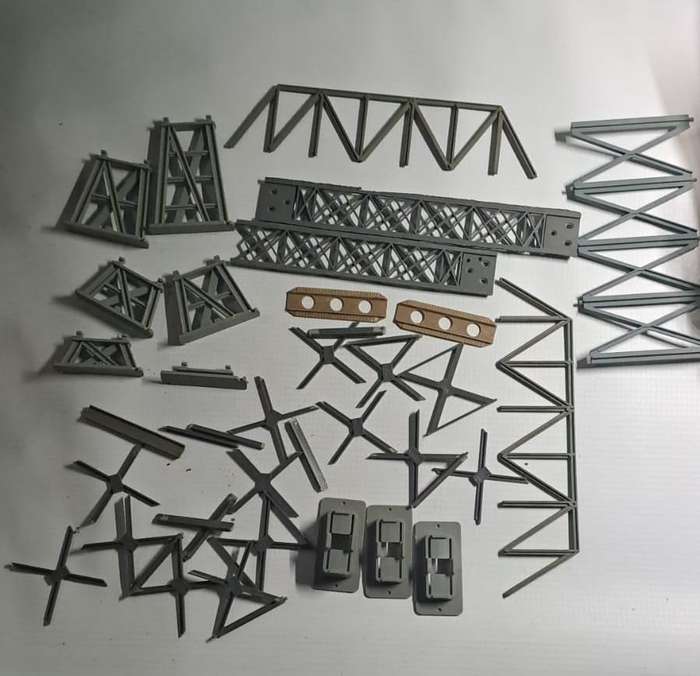 Model Trains HO 1 x Ramp, bridge and spares. (Plastic, see Pic's) (Selling as scrap)