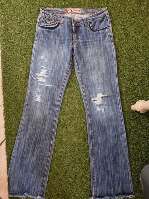 Super distressed low rise denim size 30/32