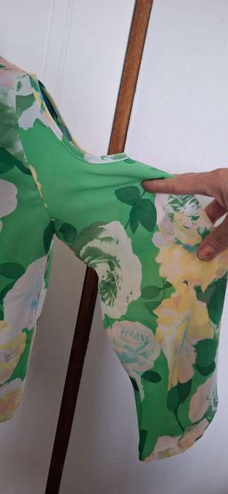 Open shoulder top size med