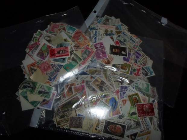 1350 X MIXED WORLD USED AND MINT STAMPS OFF PAPER NEAT LOT SEE PICS