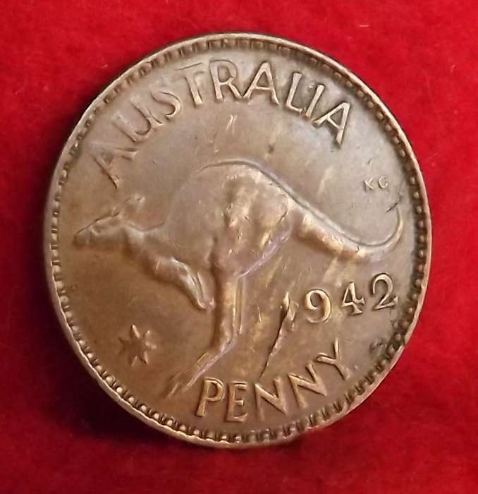1944 AUSTRALIA  PENNY Small date " ERROR PLANCHET FLAW " SCARCE AND HARD TO FIND