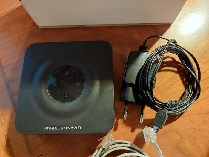 Grandstream HT802 analogue telephone VoIP adapter