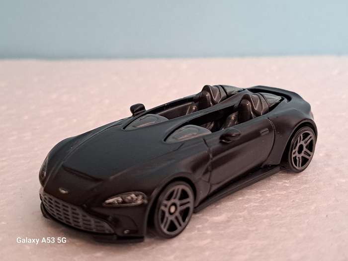 Hotwheels Aston Martin V12 Speedster