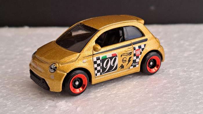 Fiat 500 e by Hotwheels