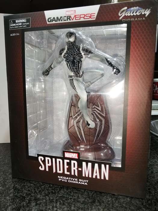 DIAMOND SELECT Marvel Gallery: Spider-Man (Playstation 4 Negative Suit Version) PVC Figure