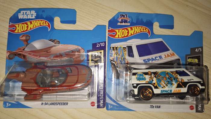 Hot Wheels - Lot of 2 Cars - Star Wars  Speeder and Space Jam