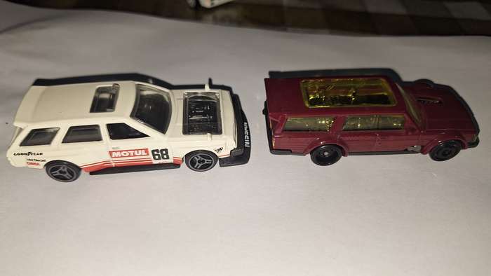 Hot Wheels - Drift Wagons loose lot of 2 white and burgundy 2Volvo and