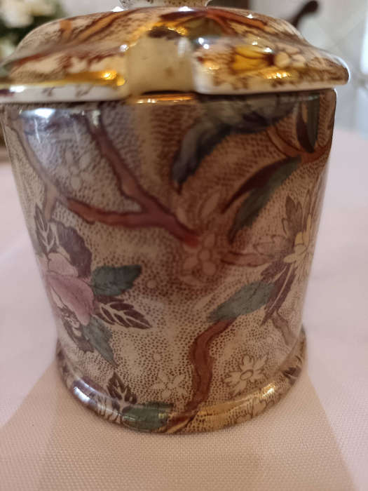 Very Rare Piece o Maling pottery. Very rare piece. Beautiful.