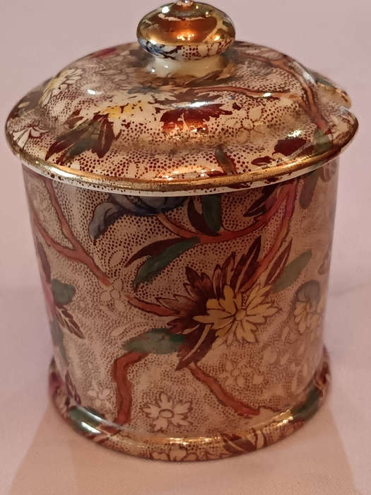 Very Rare Piece o Maling pottery. Very rare piece. Beautiful.