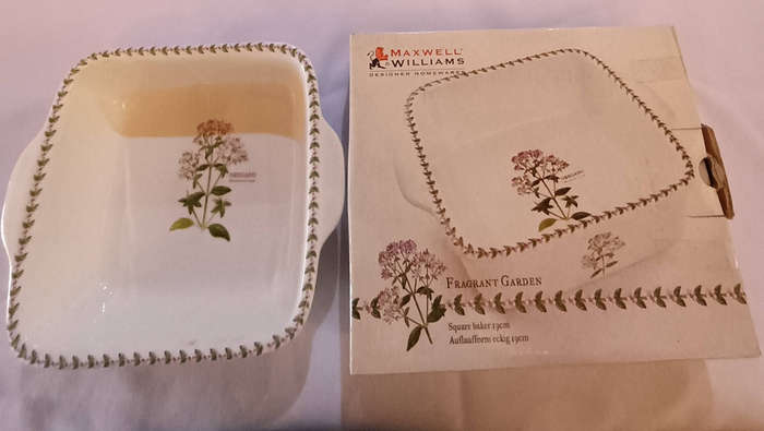 Maxwell & Williams Fragrant Garden square baking dish  