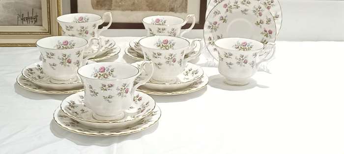 1966 Royal Albert 'Winsome' trios