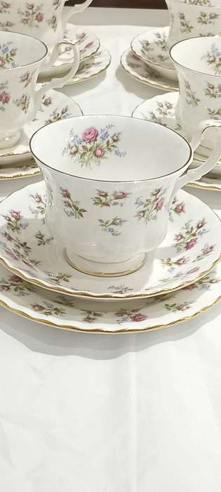1966 Royal Albert 'Winsome' trios
