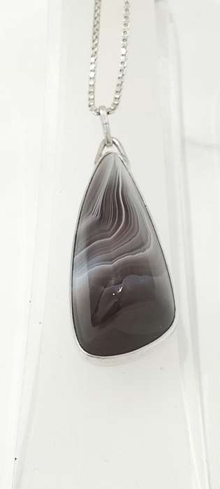 Vintage sterling silver pendant with agate stone