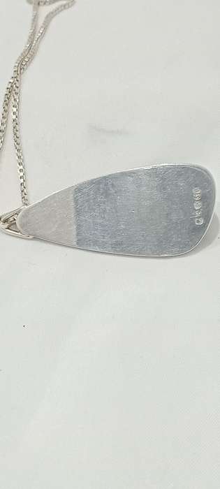 Vintage sterling silver pendant with agate stone