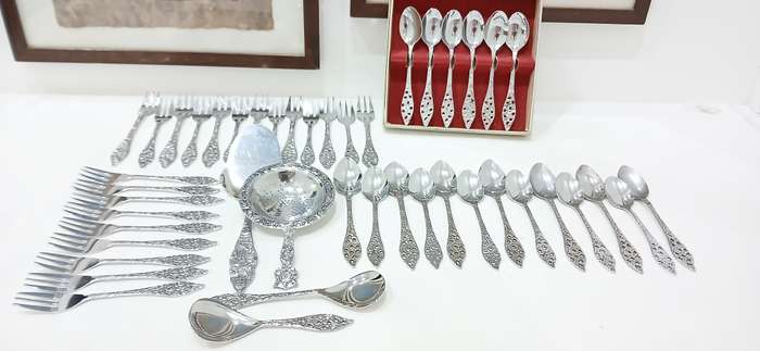 Vintage Elwezetta chrome plate cutlery set