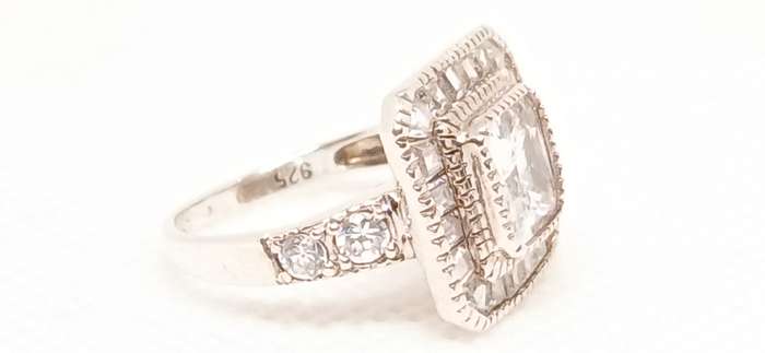 Sterling silver and cubic ring