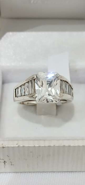 Sterling silver cubic stone ring