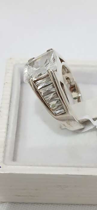 Sterling silver cubic stone ring
