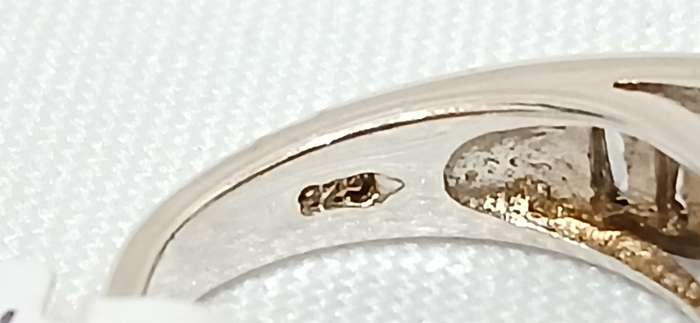 Sterling silver cubic stone ring