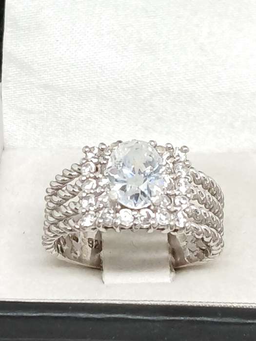 Sterling silver twist ring with cubic stones