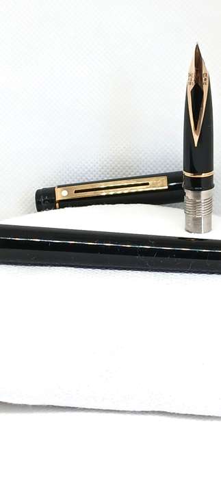 Vintage Sheaffer Targa fountain pen