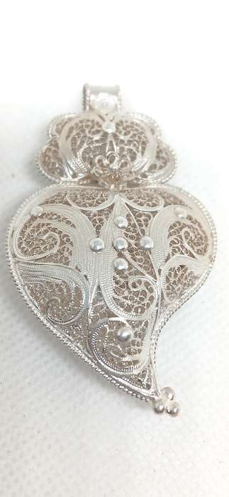 Sterling silver pendant with filigree design