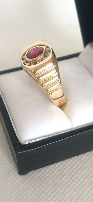 14ct Gold diamond and garnet men's ring