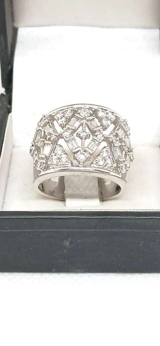 Sterling silver broad ring with cubic stones