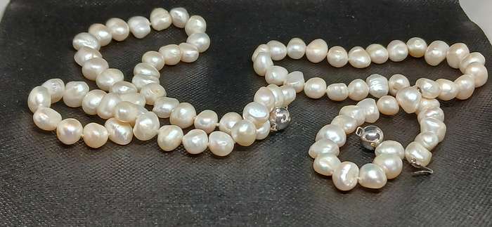 Vintage large fresh water  pearl necklaces