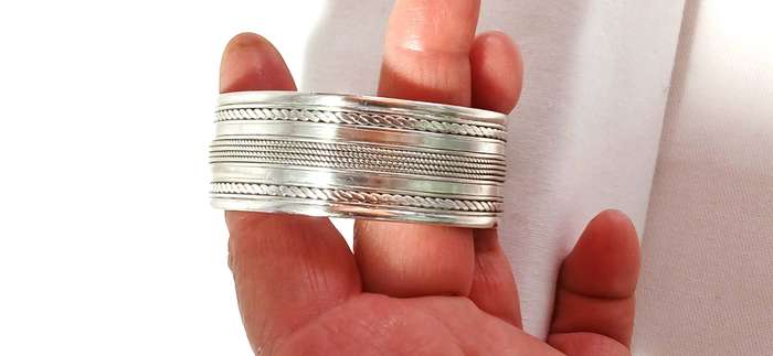 Vintage sterling silver cuff bangle