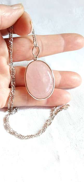 Sterling silver pendant with Rose quartz stone on chain