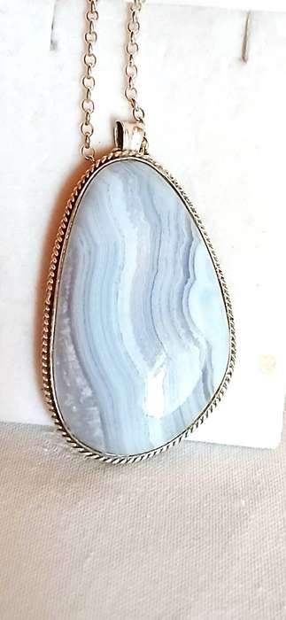 Vintage large pendant/brooch with agate stone