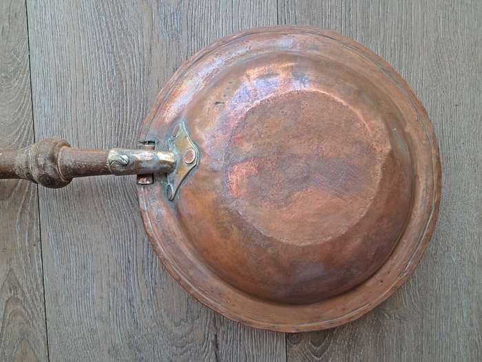 Large copper bedwarmer