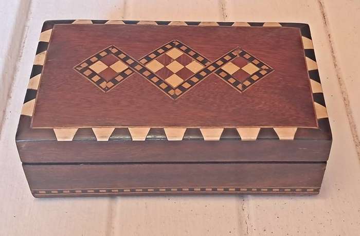 Wooden box with Spanish maquetry