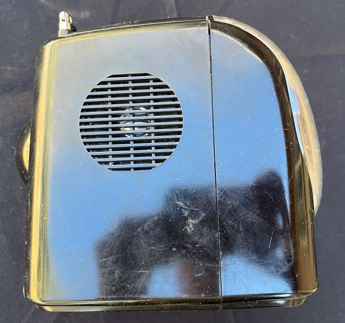 Small TV/Radio novelty item. NOT WORKING.