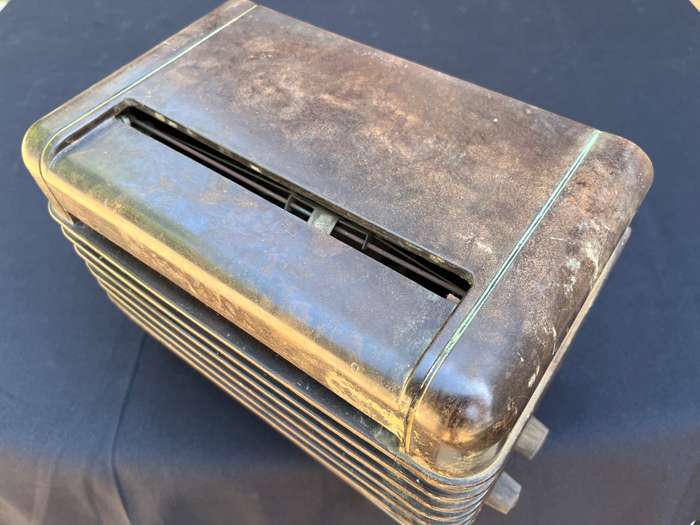 Antique PHILIPS valve radio. NOT TESTED