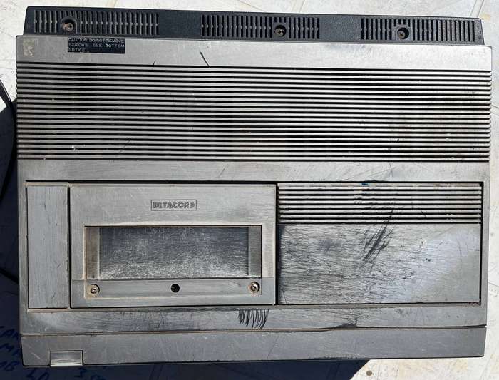 Old Sanyo Beta Video machine. NOT WORKING. For spares or repair.