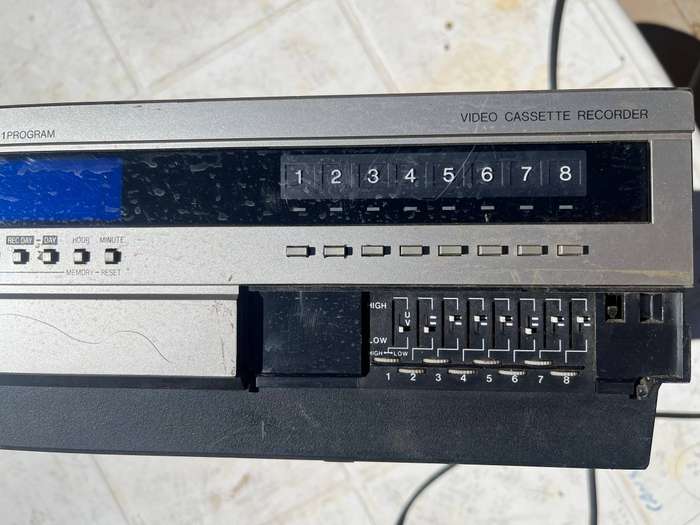 Old Sanyo Beta Video machine. NOT WORKING. For spares or repair.