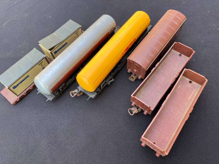 LIMA Model train trucks