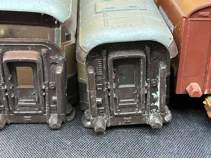 LIMA Rolling stock. Locos not working.