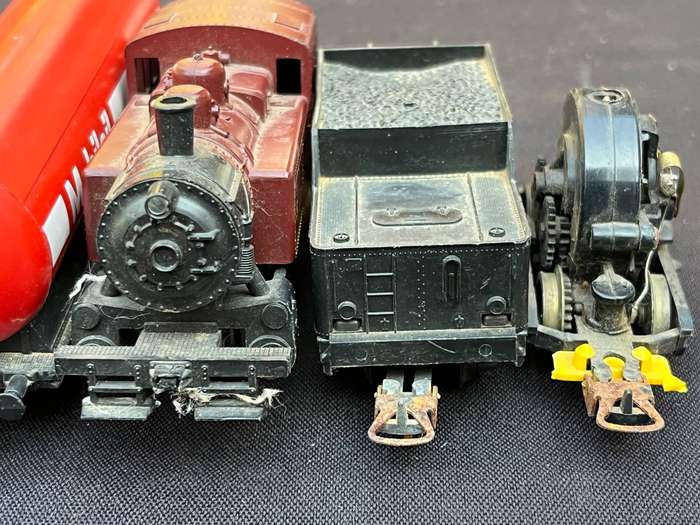 LIMA Rolling stock. Locos not working.