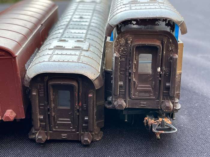 LIMA Rolling stock. Locos not working.