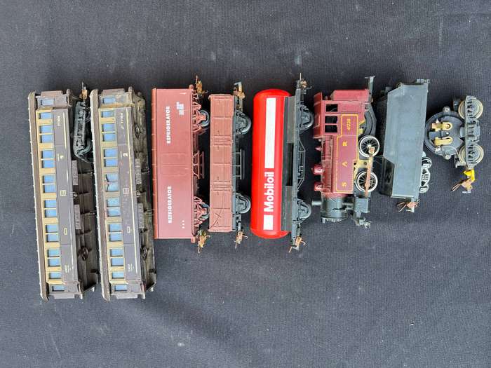 LIMA Rolling stock. Locos not working.