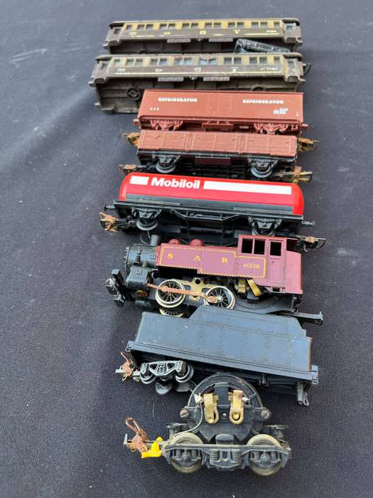 LIMA Rolling stock. Locos not working.