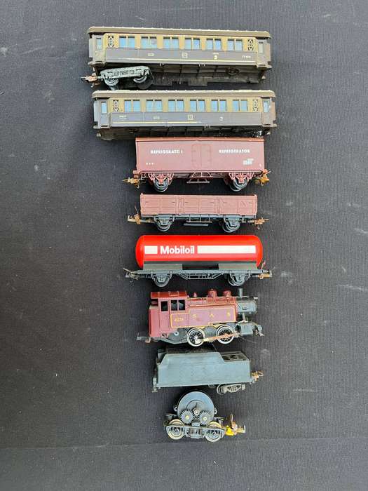 LIMA Rolling stock. Locos not working.
