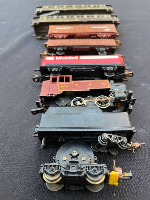 LIMA Rolling stock. Locos not working.