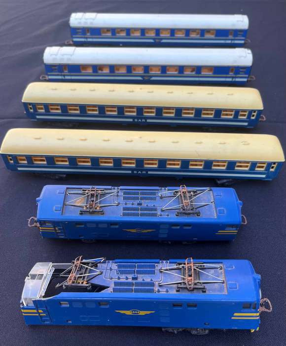LIMA Rolling stock. Locos not working.